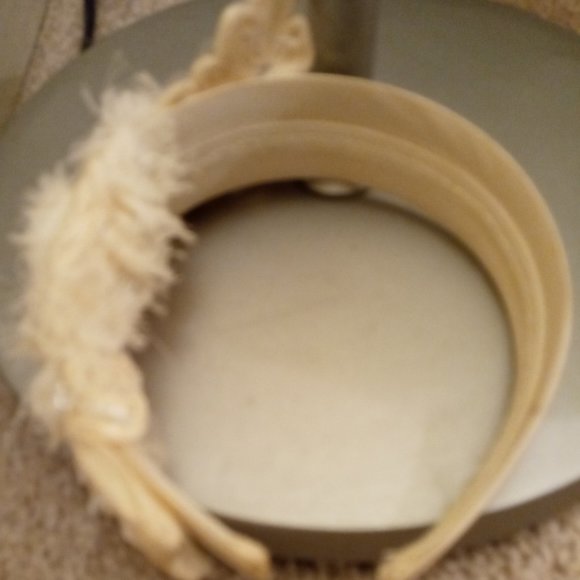 headband with flower applique - Picture 4 of 4